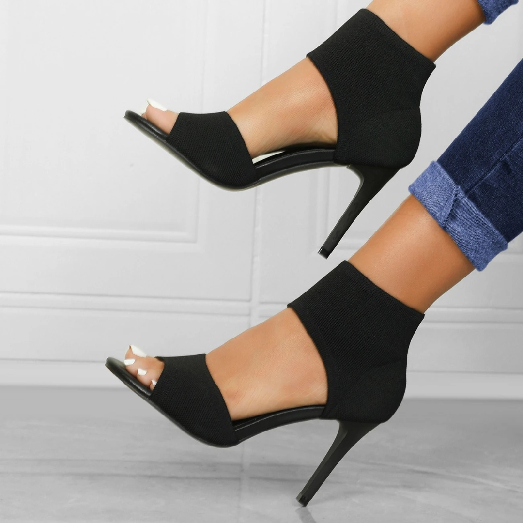 Sandálias de salto alto elegantes para mulheres