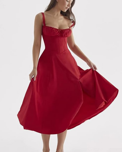 Vestido comprido com silhueta romântica e decote delicado