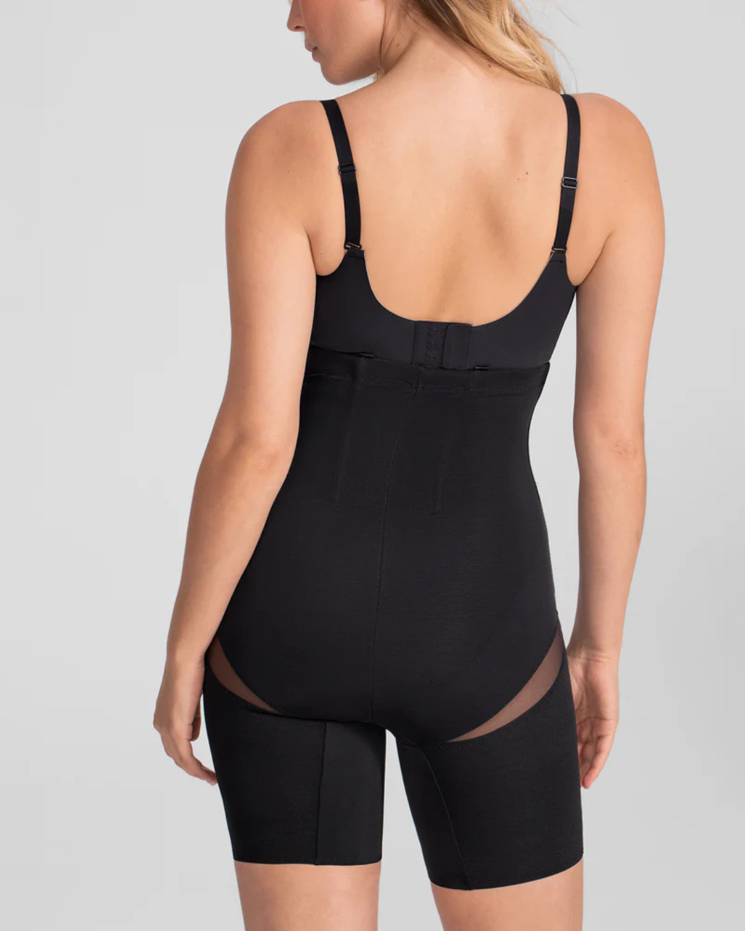 Faixa reafirmante com controlo do abdómen e das coxas