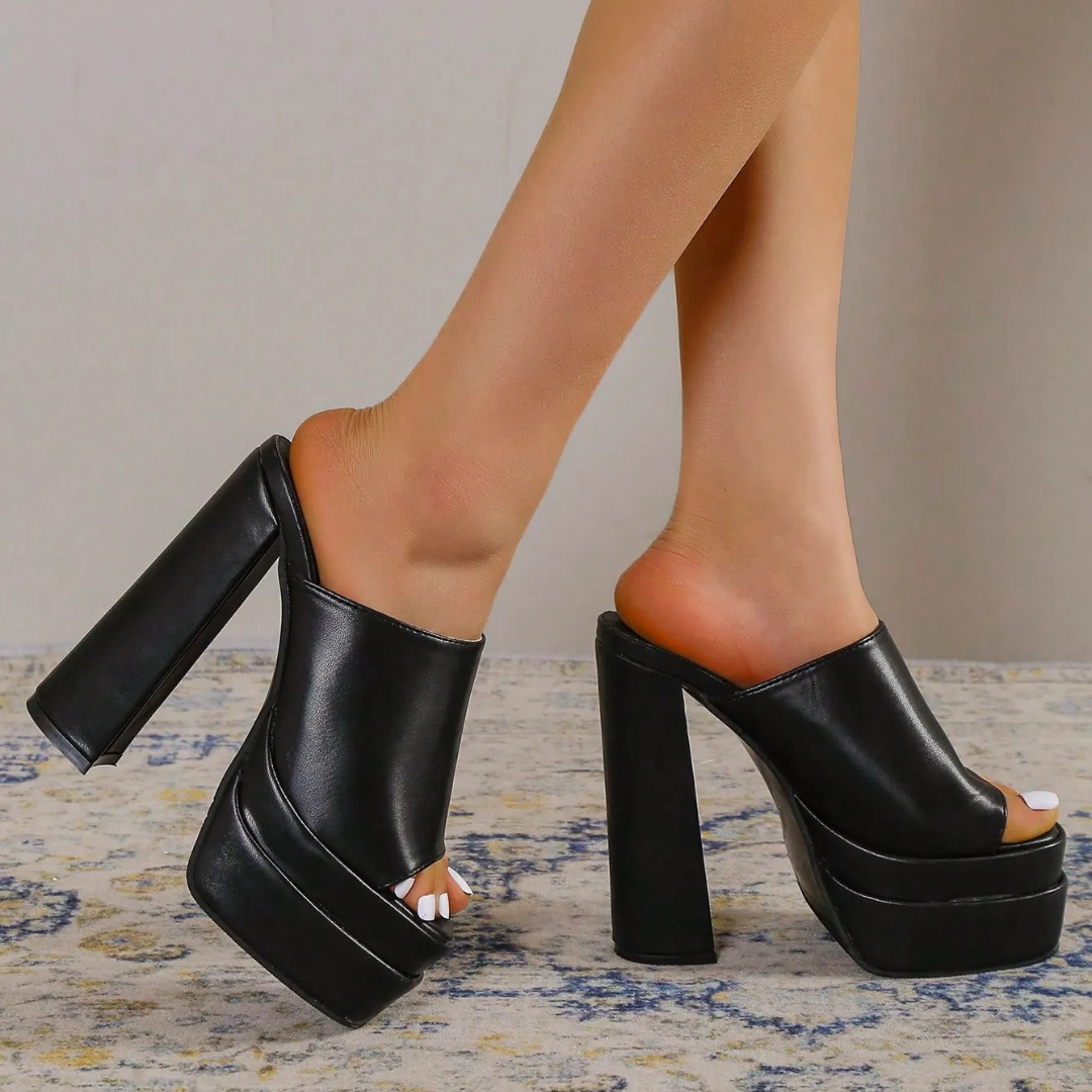 Sandálias minimalistas com plataforma, salto alto e biqueira aberta
