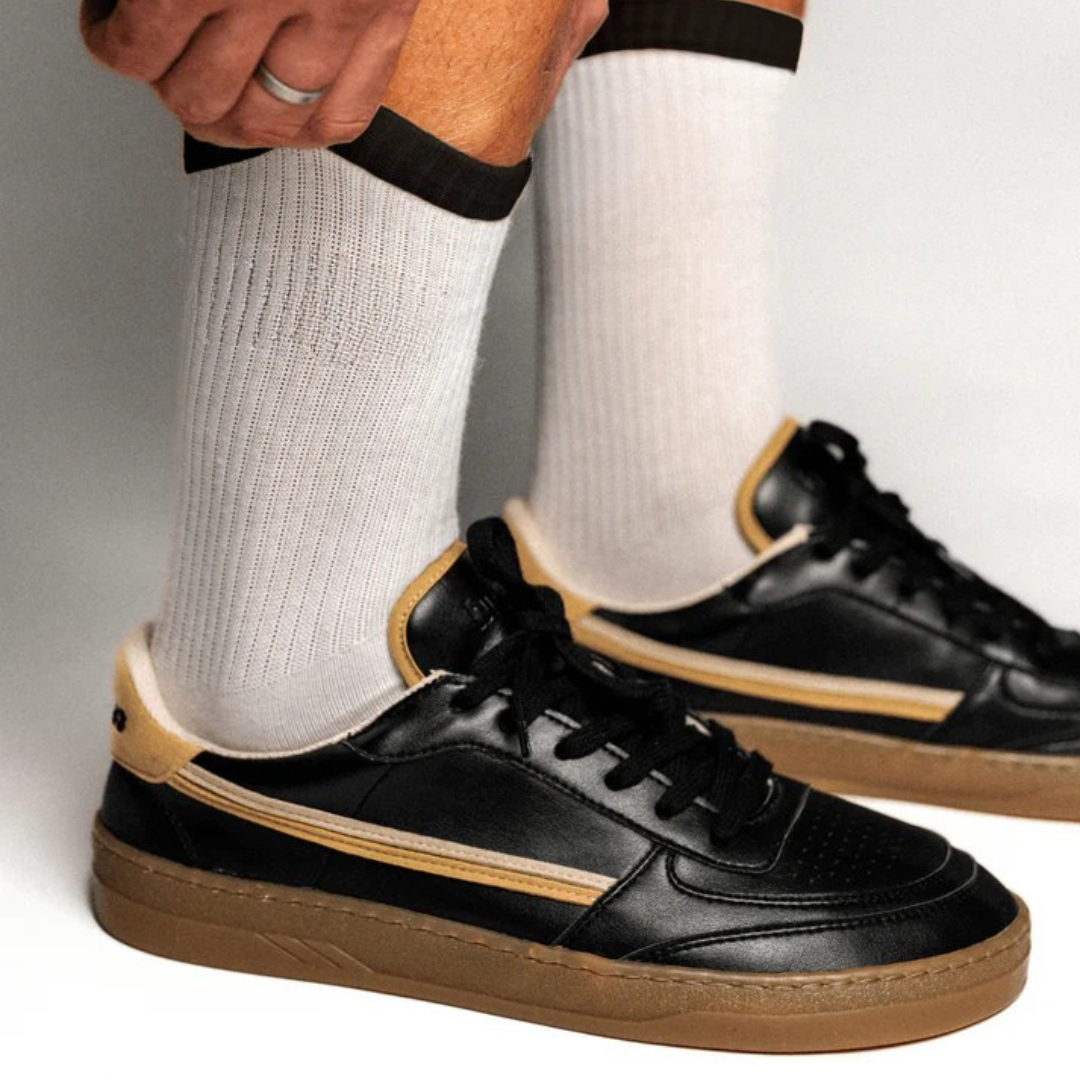 Ténis Clássicos para Homem com Design Minimalista e Sola Bege