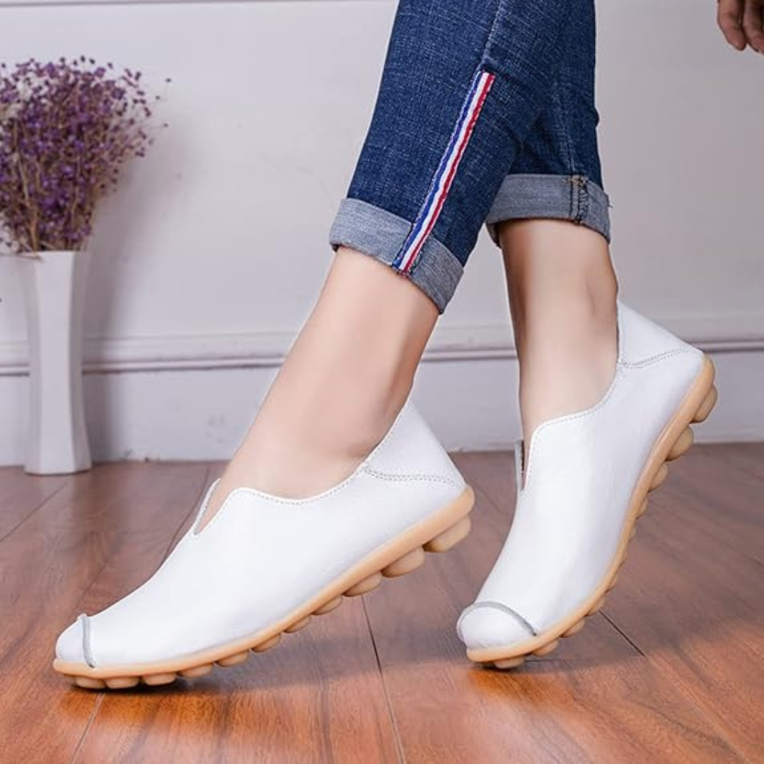 Sapatos de cano baixo com um design de biqueira redonda