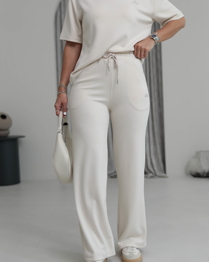 Conjunto feminino com estilo minimalista