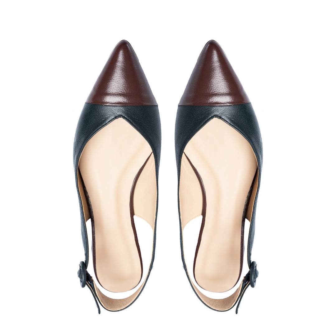 Sandálias rasas com tiras ajustáveis e biqueira fechada