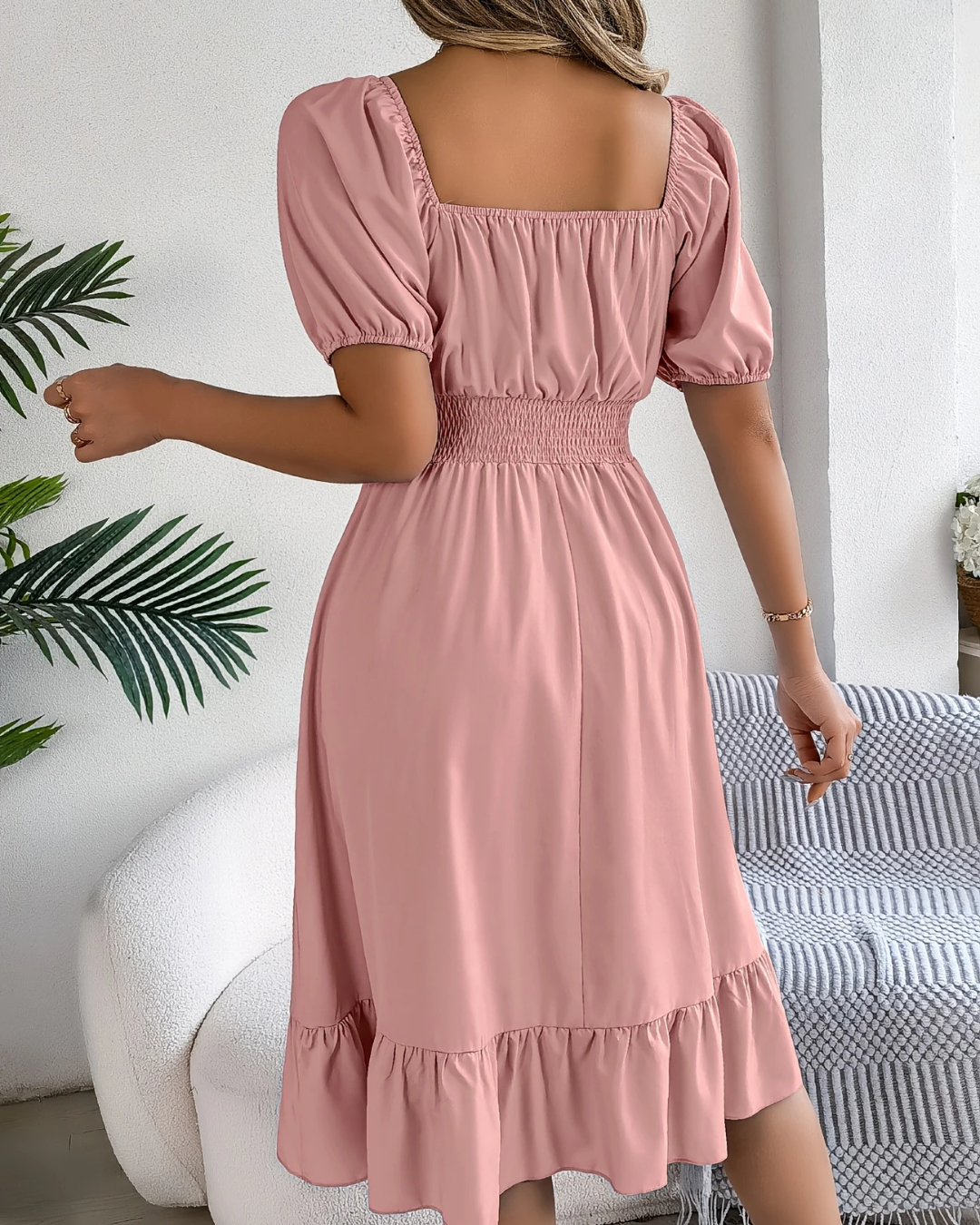 Vestido Elegante com Mangas Bufantes e Decote Quadrado