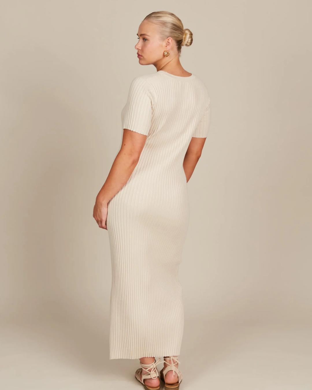 Vestido Comprido com Mangas Curtas e Tecido Canelado de Malha para Mulher