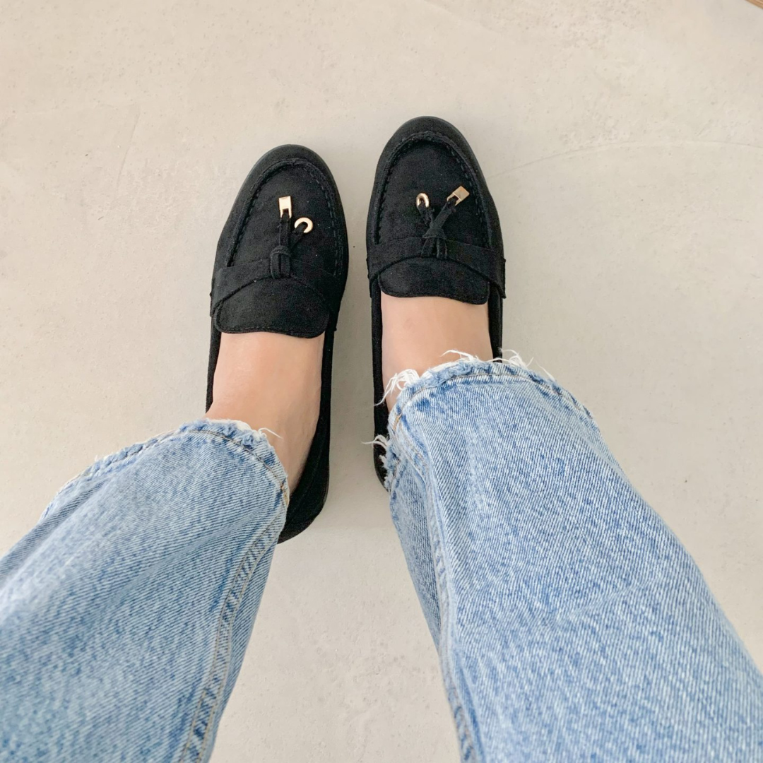 Mocassins Unicolor para Mulher com Pormenores Metálicos Dourados