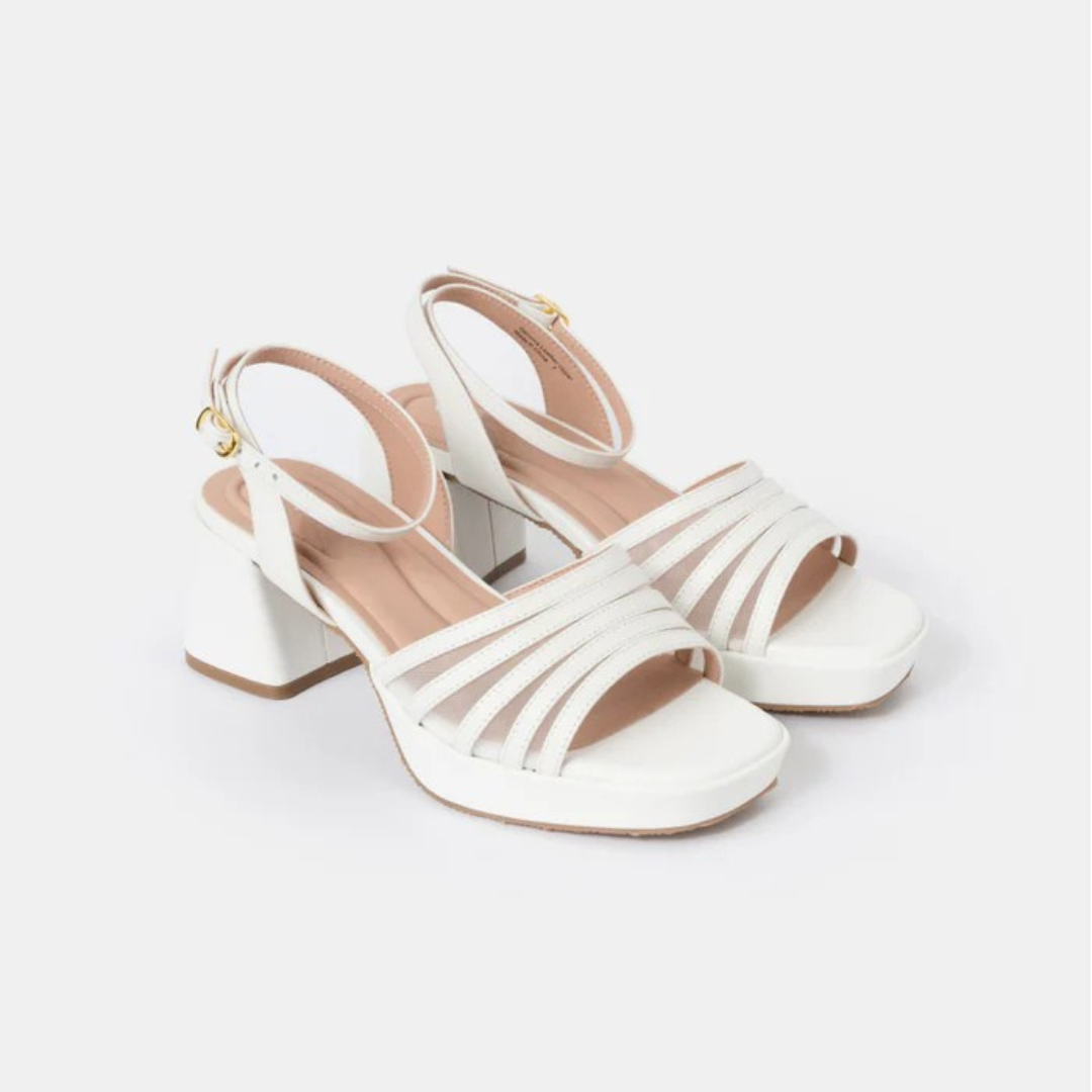 Sandálias com Plataforma e Tiras Cruzadas para um Estilo Confortável e Elegante