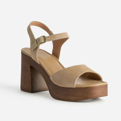 Sandália de Plataforma em Pele com um Design Elegante e Versátil