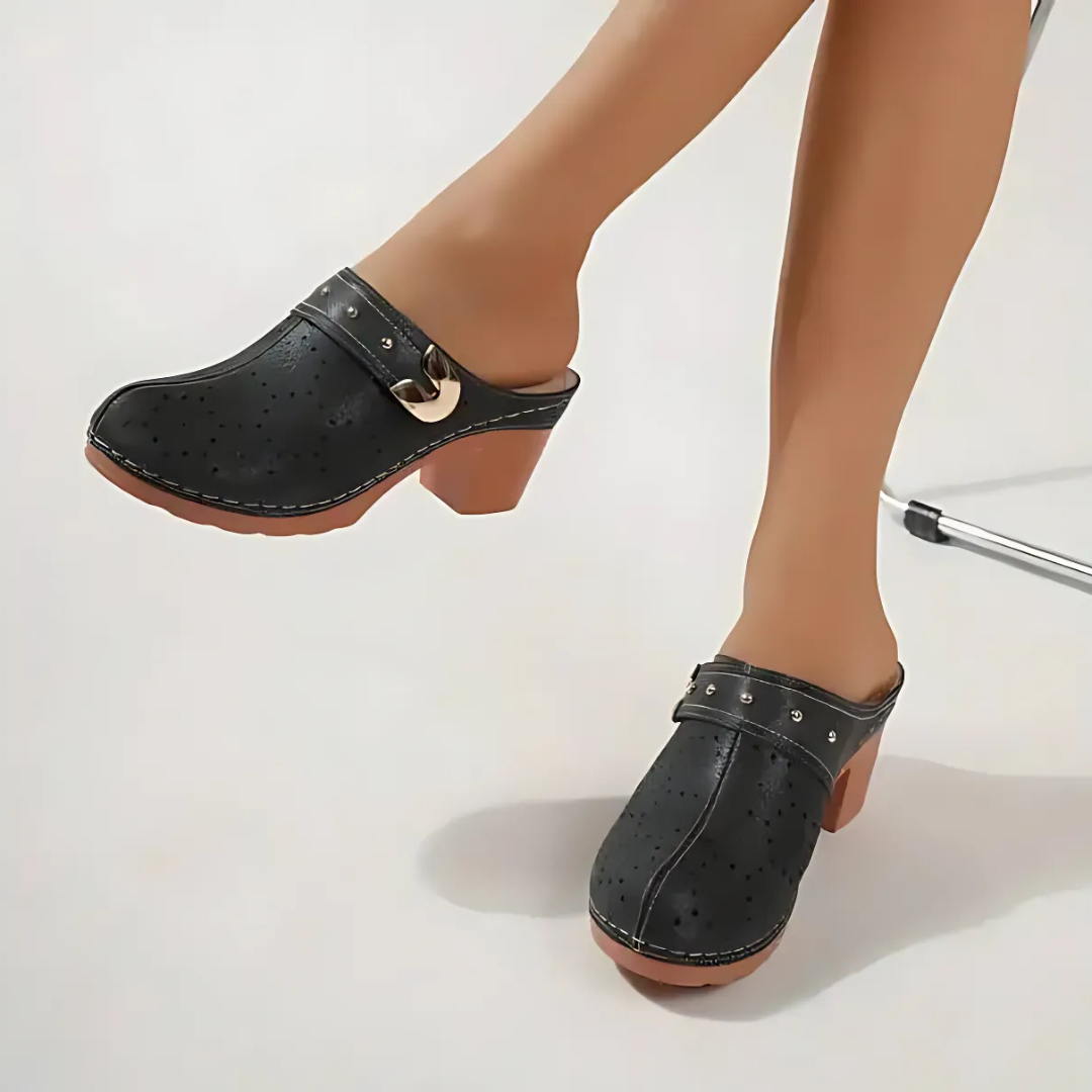 Sandálias femininas de biqueira fechada com salto