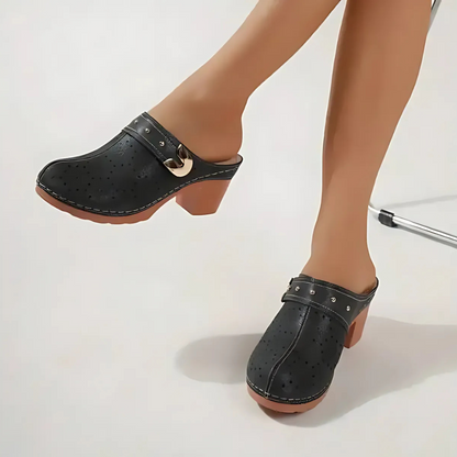 Sandálias femininas de biqueira fechada com salto