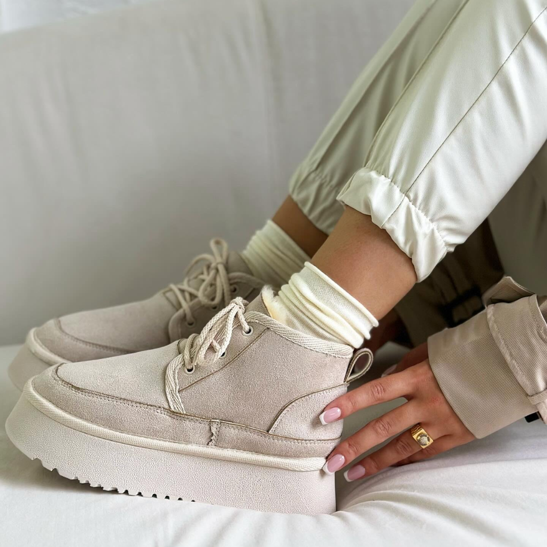 Calçado Moderno com Plataforma e Interior de Pelúcia para Mulher