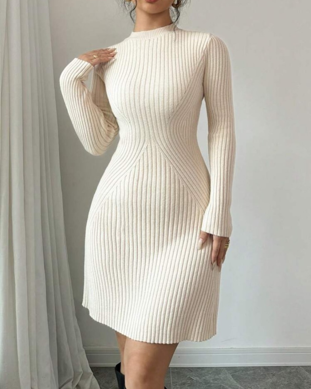 Vestido curto de malha com manga comprida para mulher