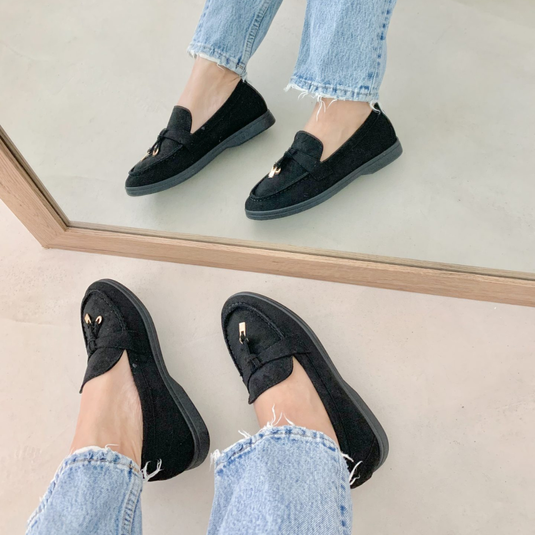 Mocassins Unicolor para Mulher com Pormenores Metálicos Dourados