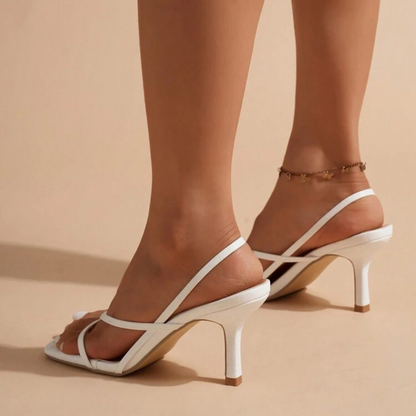 Sandálias de Salto Baixo com Tiras Cruzadas