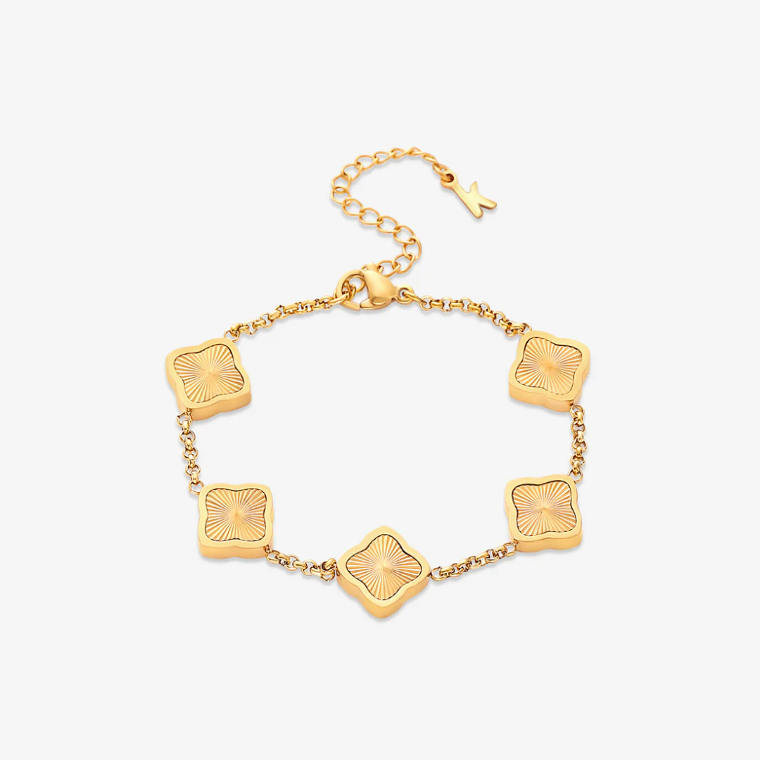 Pulseira em forma de trevo com detalhes dourados