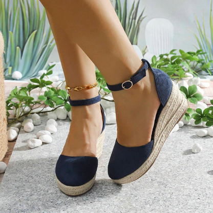 Sandálias Femininas de Cunha com Salto Alto e Detalhe em Tecido de Palha Trançado