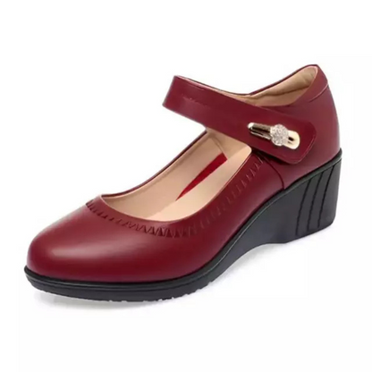 Sandálias ortopédicas de salto alto e elegantes