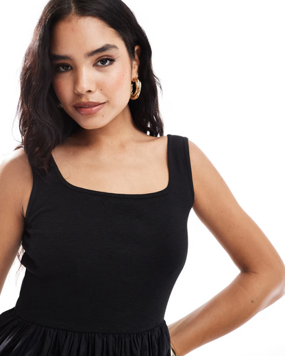 Vestido Comprido Sem Mangas com Corte na Cintura e Saia Larga para Mulher