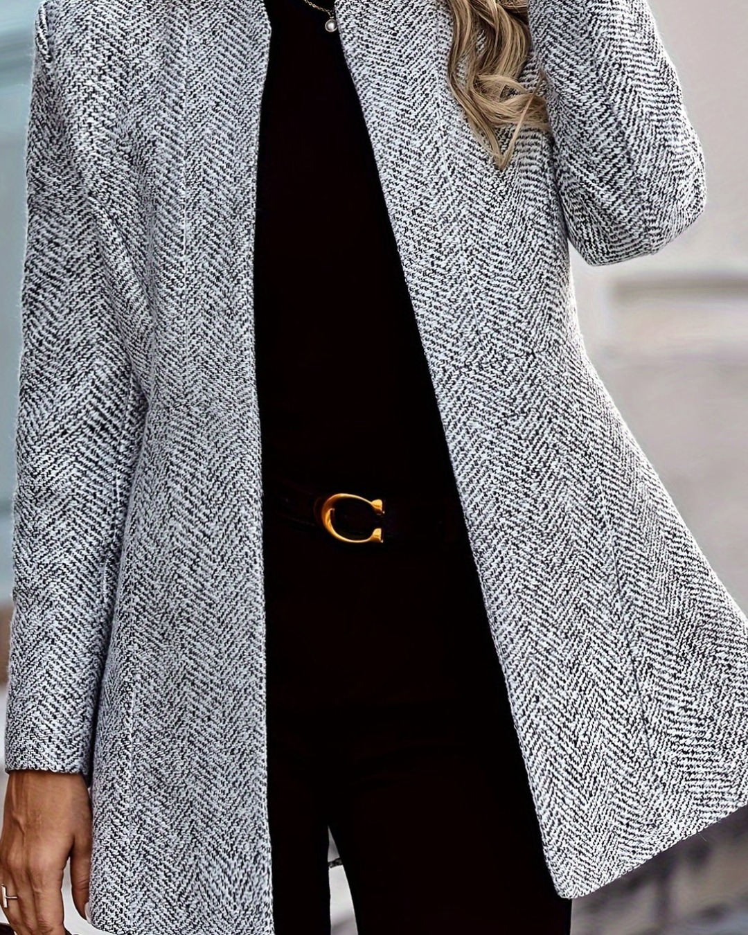 Casaco Feminino de Comprimento Médio, Elegante e Cheio de Estilo, com Bolsos