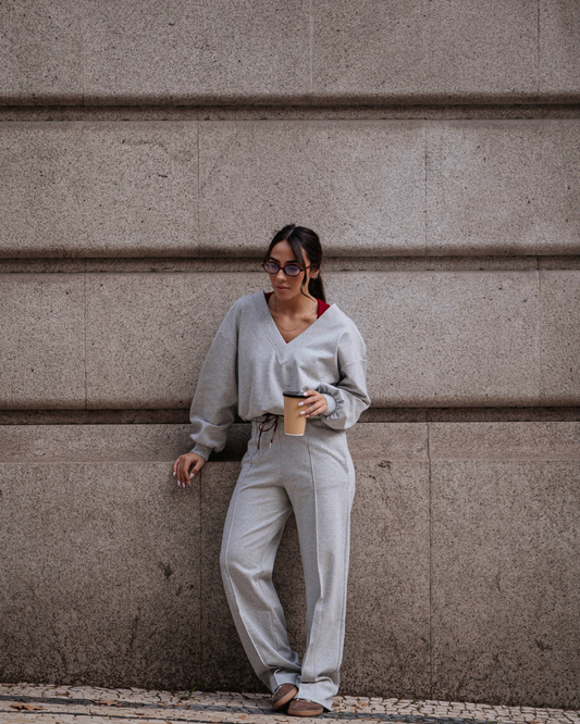 Conjunto de calças jogger desportivas e camisola confortável para mulher