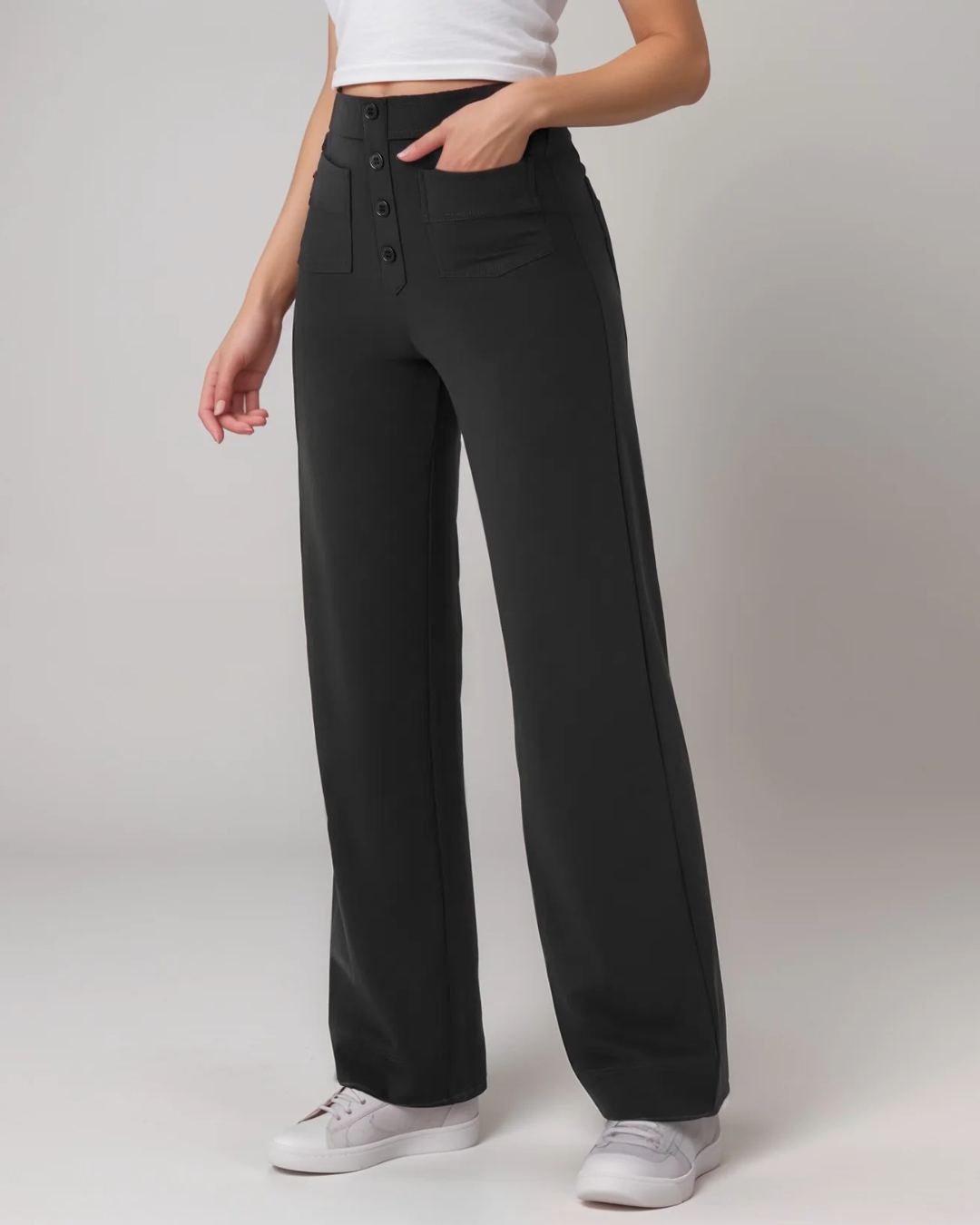 Calças Rectas de Cintura Alta com Botões Decorativos e Bolsos Frontais de Estilo Utilitário