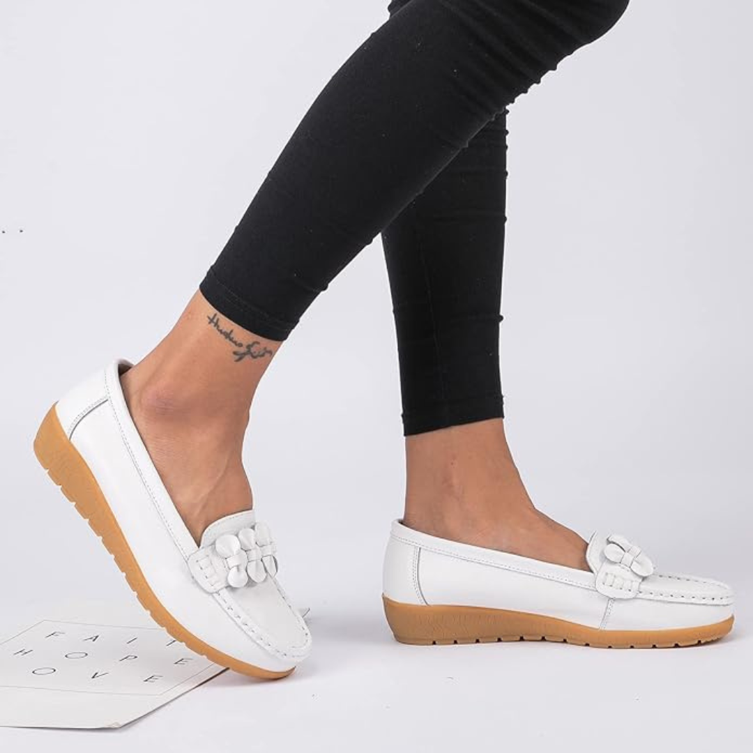 Sapatos de couro com sola ortopédica para mulher