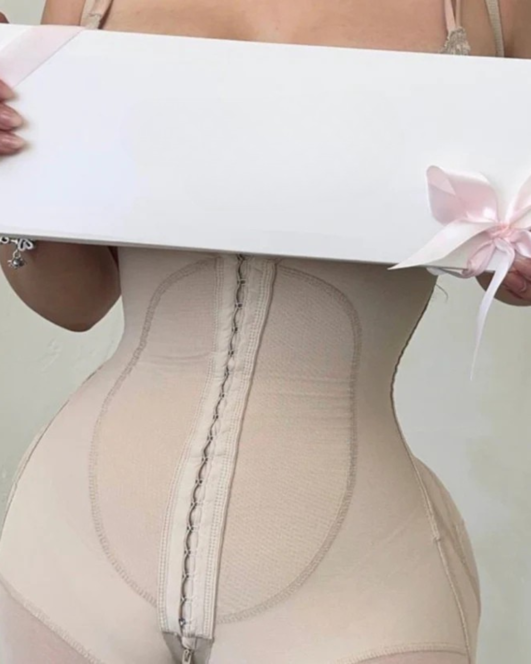 Cinta modeladora de alta compressão que levanta os glúteos