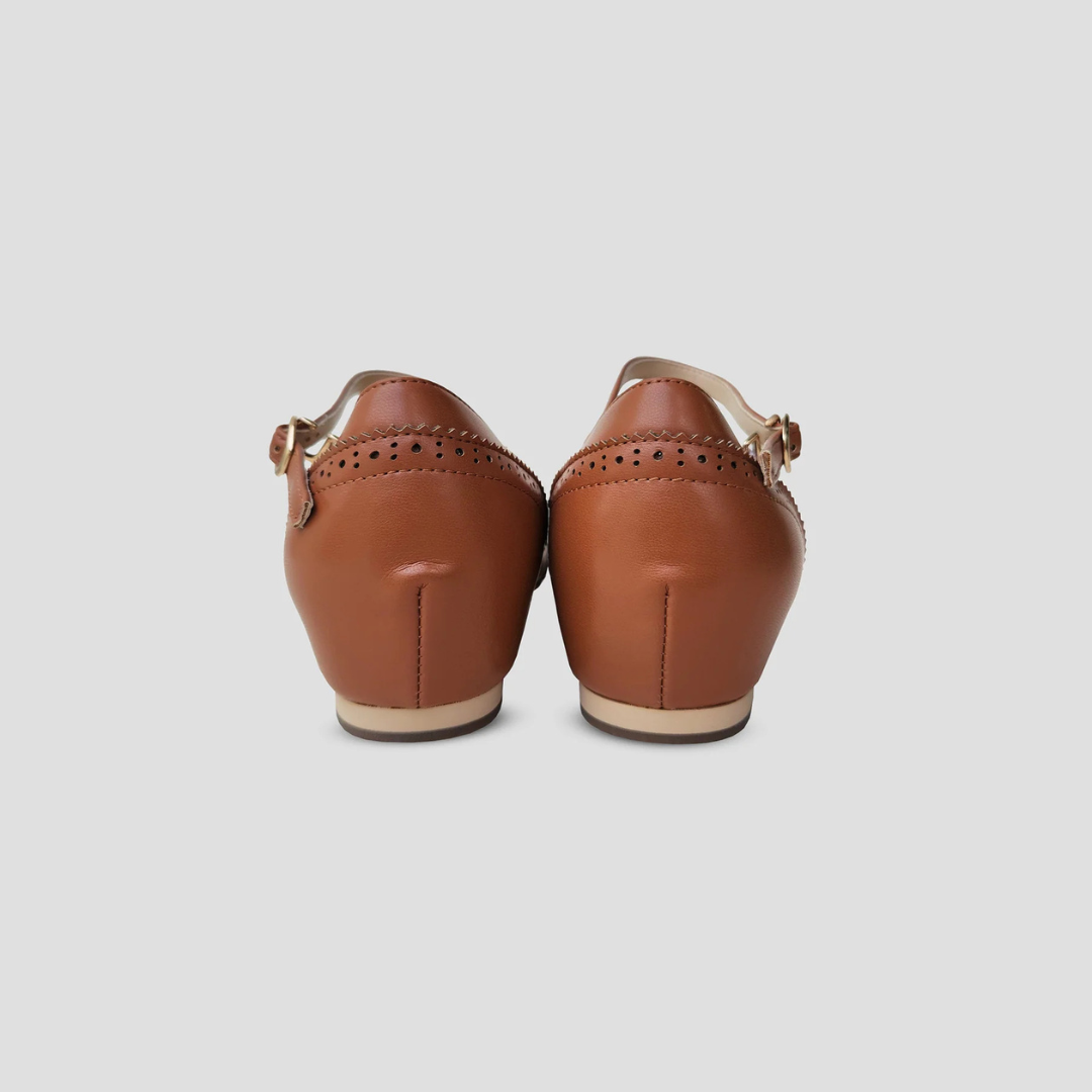 Sapatilhas Femininas de Design Vintage com Perfurações