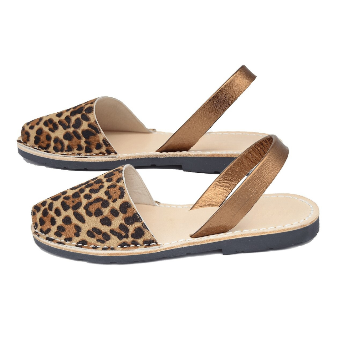 Sandálias rasas de dedo aberto