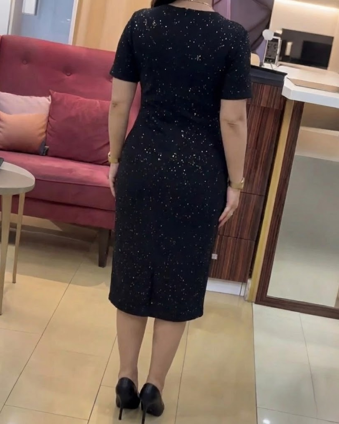 Vestido de Festa com Brilho e Decote Acentuado