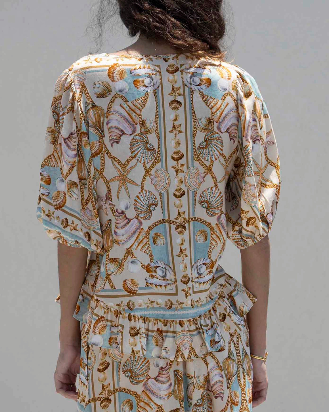 Blusa Boho Marinha com Estampa de Conchas e Estrelas do Mar