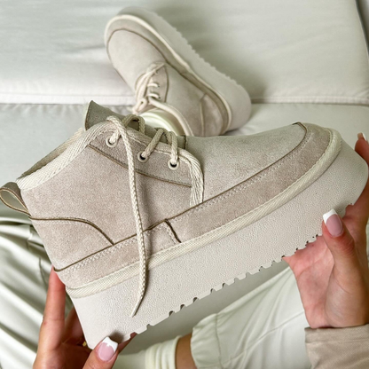 Calçado Moderno com Plataforma e Interior de Pelúcia para Mulher