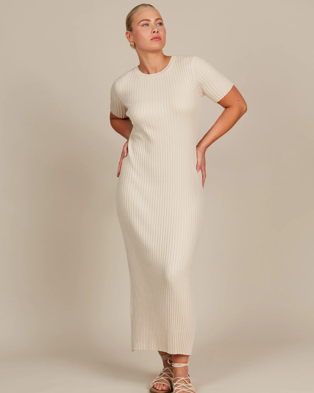 Vestido Comprido com Mangas Curtas e Tecido Canelado de Malha para Mulher