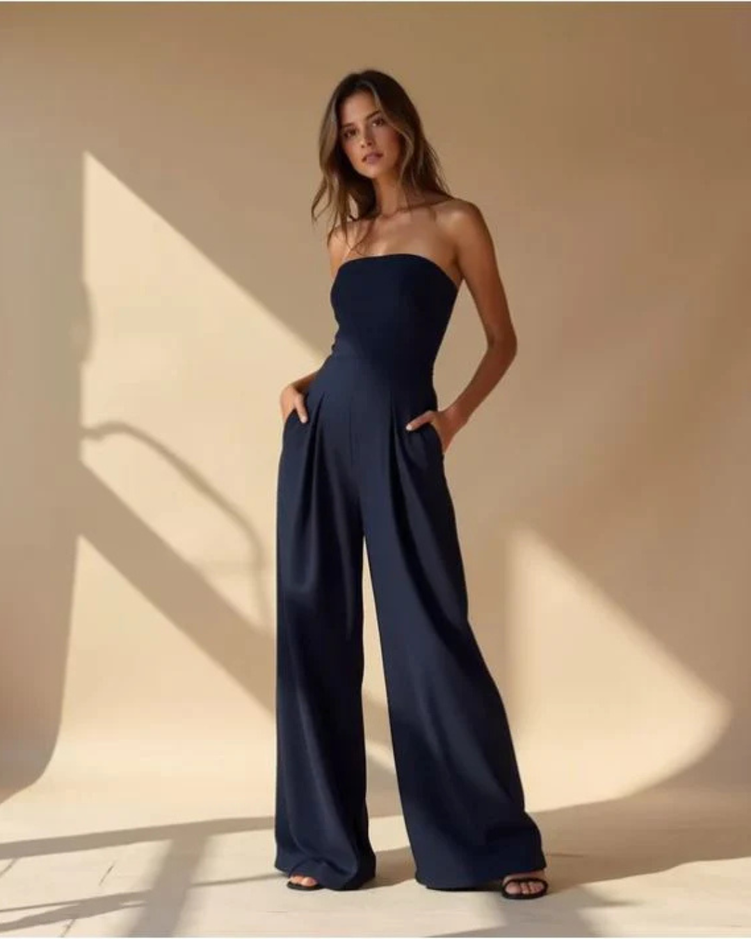 Macacão Tomara que Caia sem Alças Elegante com Design Amplo e Sofisticado