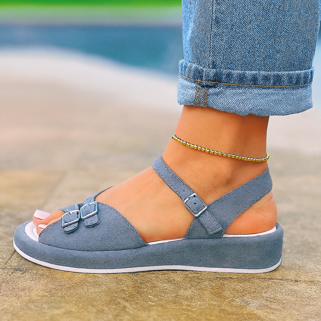 Sandálias femininas com ajuste duplo de fivela