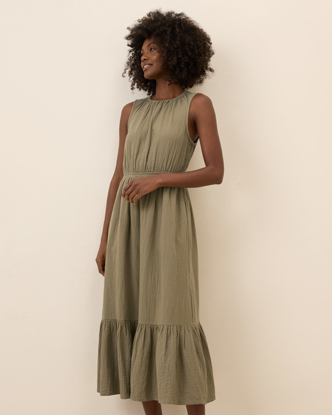 Vestido de Linho sem Mangas para Mulher com Folhos Claros