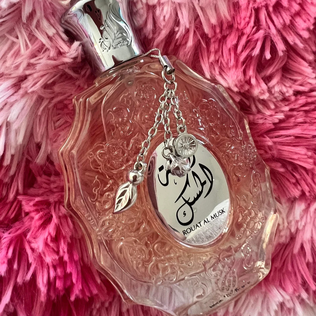 Perfume com elegância oriental e um toque suave de almíscar 100 ml.