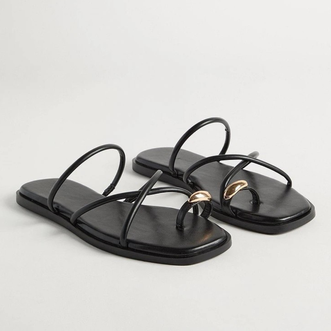 Sandálias de tiras baixas com tiras cruzadas