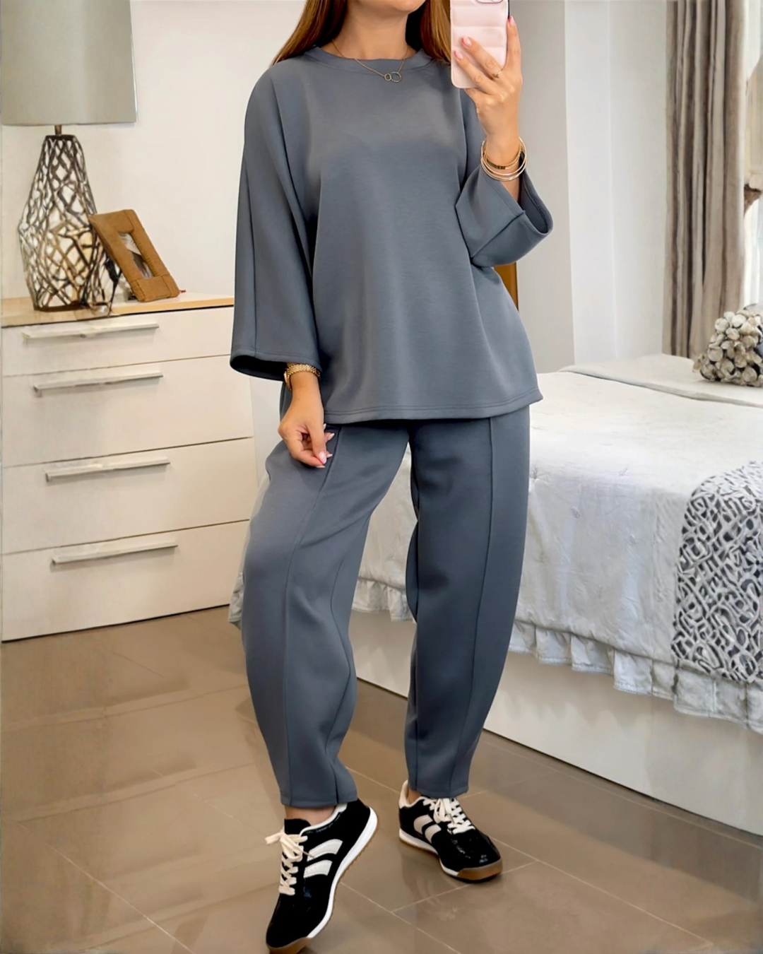 Conjunto de camisa e macacão largo para mulher