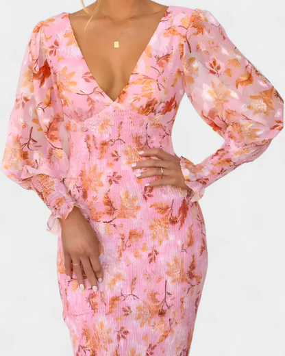 Vestido floral com cintura franzida e mangas compridas