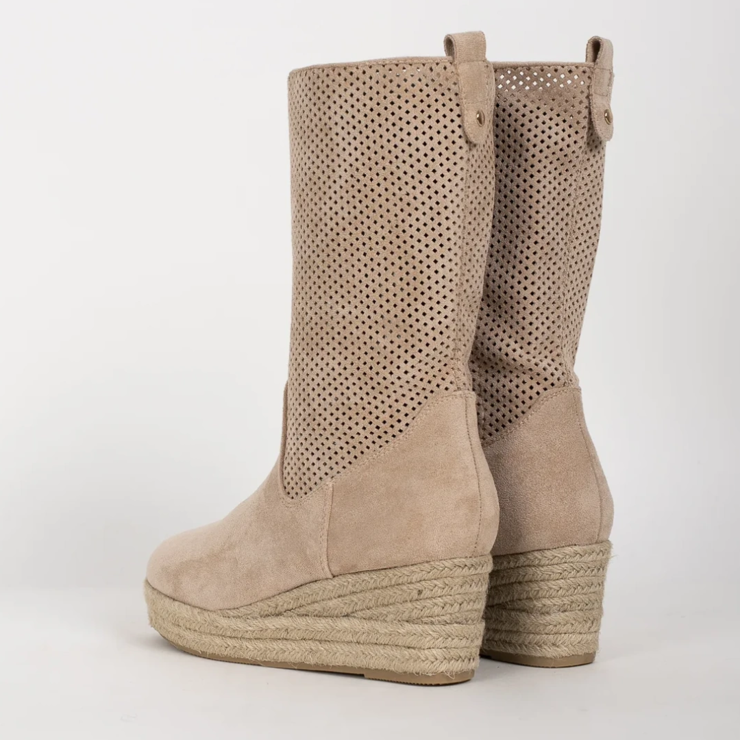 Botas de Cano Médio com Salto de Cunha Baixo