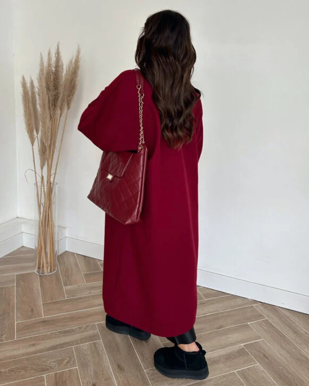 Casaco Comprido com Bolsos à Frente e Estilo Elegante