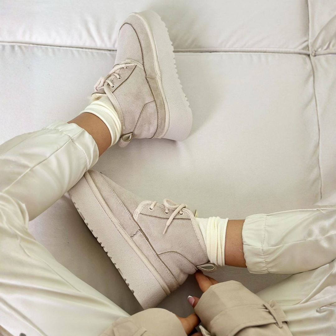 Calçado Moderno com Plataforma e Interior de Pelúcia para Mulher