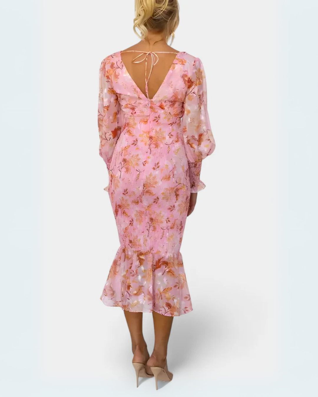 Vestido floral com cintura franzida e mangas compridas