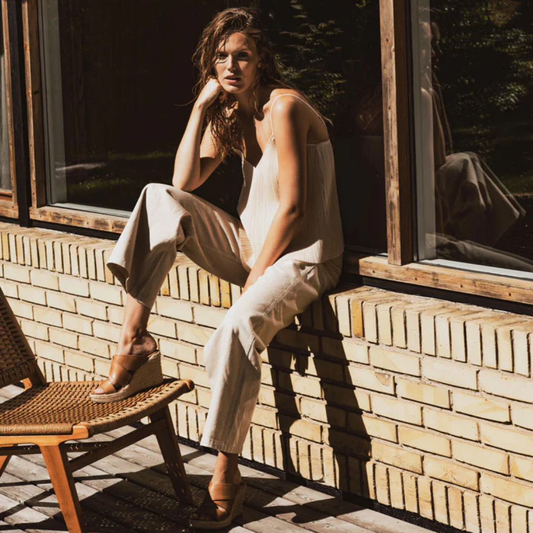 Sandália de Cunha com Tiras Cruzadas e Plataforma de Juta para Mulher