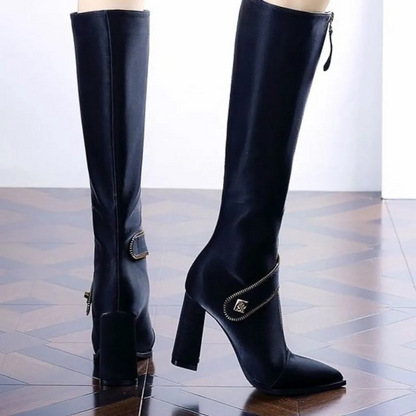 Botas de Cano Alto Femininas em Couro Sintético com Fecho de Zíper Frontal e Salto Grosso