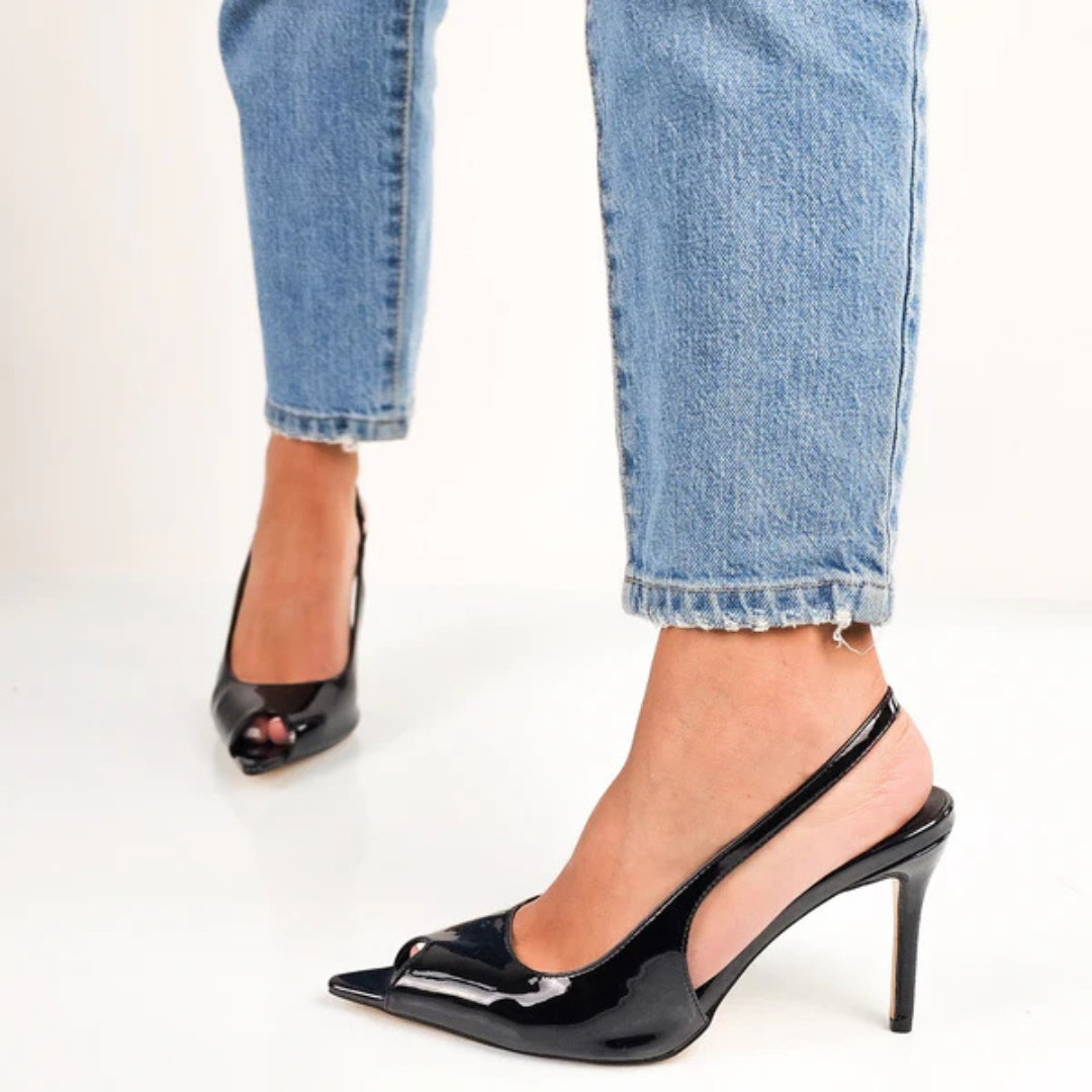 Sapatos de Salto Alto em Couro Envernizado com Biqueira Aberta