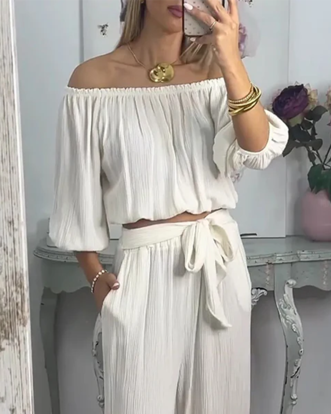 Conjunto de blusa com ombros descobertos e calças Palazzo