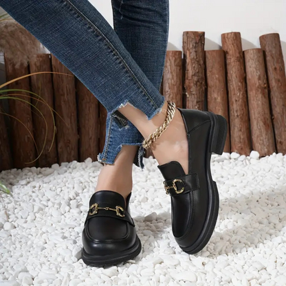 Mocassins de Couro para Mulher com Pormenores de Fivela Dourada